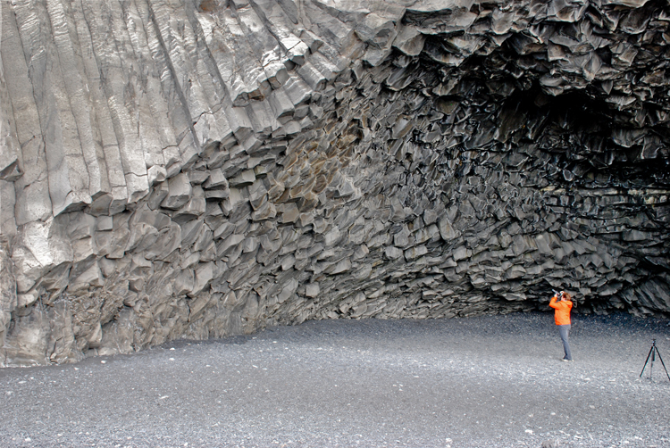 Image of basalt columns at Reynisfjara Beach in Iceland