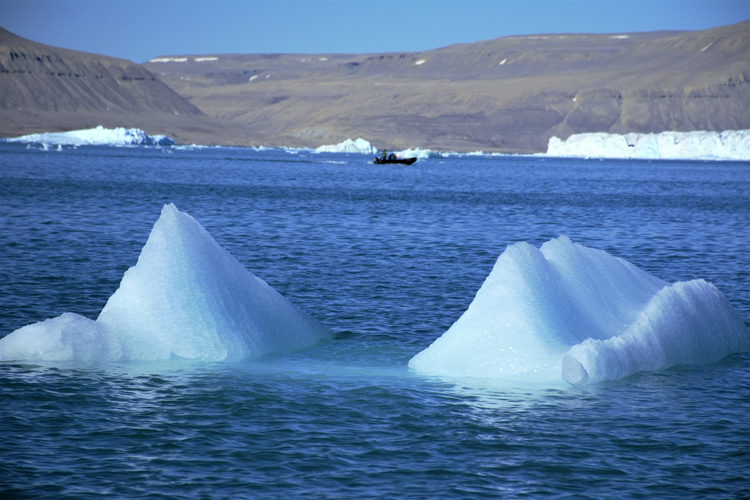 Image of icebergs that look like pyramids - iceberg pareidolia test