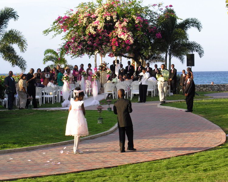 An image of a flower girl and a ring bearer at a destination wedding in Jamaica