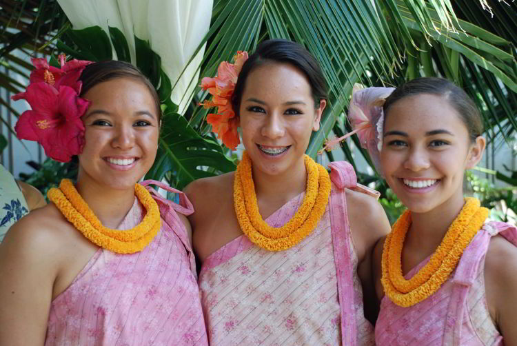 An image of three hula girls on the island of Maui, Hawaii - Hiking Maui