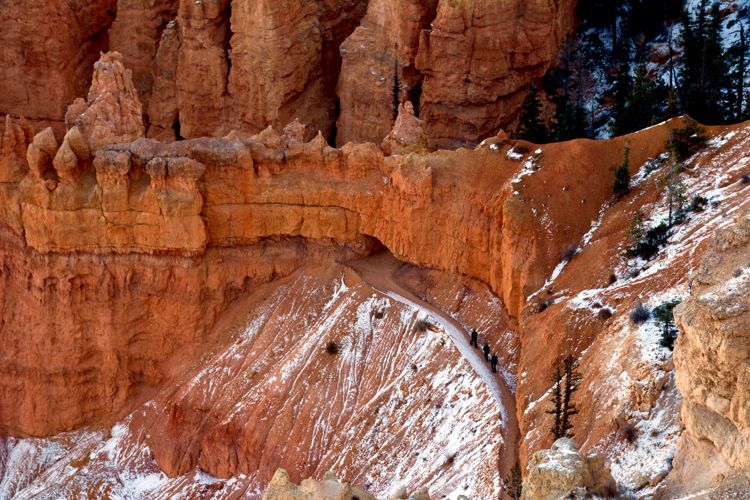 An image of some hikers making their way along a trail below Bryce Point in Bryce Canyon National Park in Utah - best hikes in Bryce Canyon