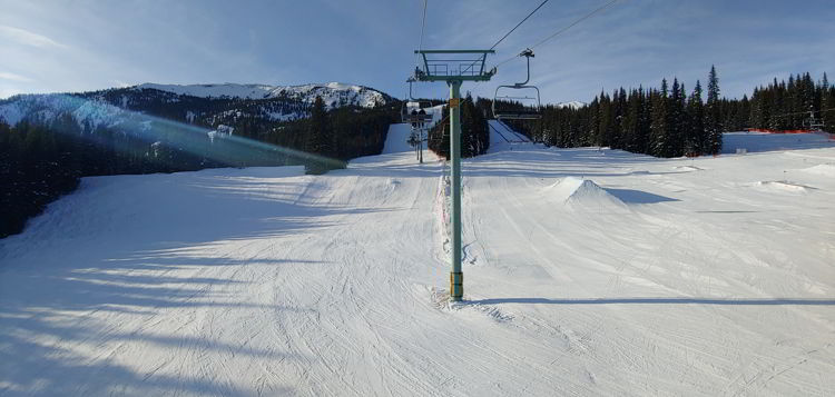 An image of a chairlift at Marmot Basin in Jasper, Alberta - Jasper Skiing