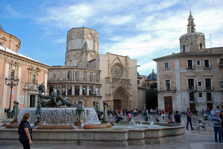 An image of the Plaza de la Virgen  in Valencia, Spain - Trafalgar Tours Europe