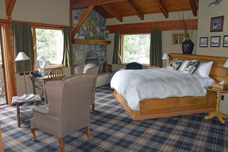An image of a room at the Paintbox Lodge in Canmore, Alberta. 