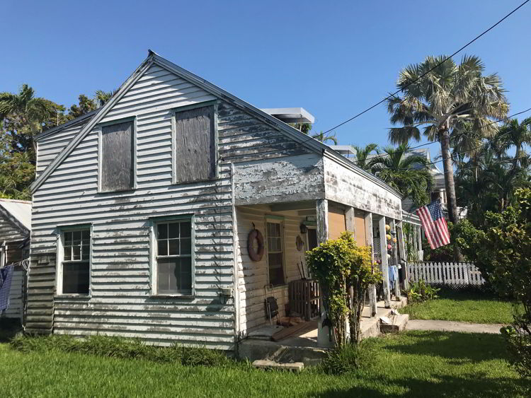An image of an old house in Key West, Florda - Key West Ghost tours. 