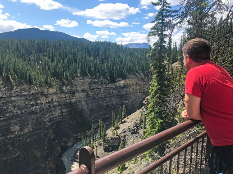 An image of the Bighorn Gorge Overlook on the Crescent Falls Hike in David Thompson Country, Alberta. 