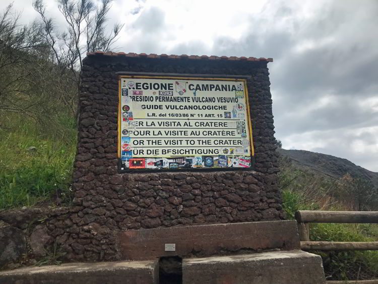 An image of the national park sign inside Vesuvius National Park. 
