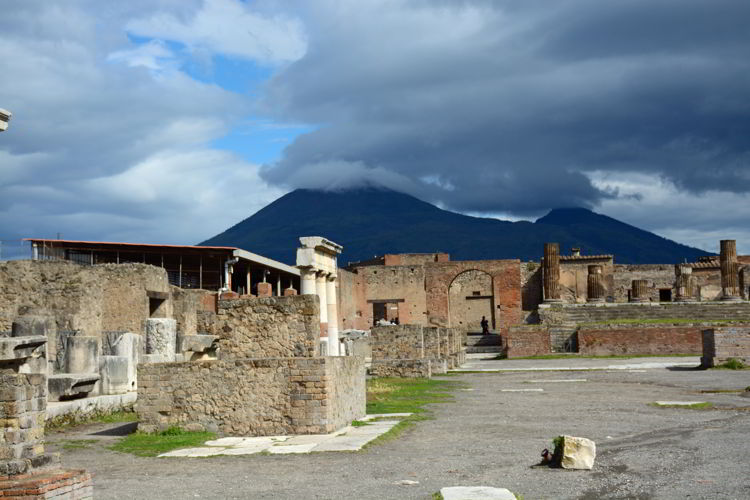 An image of Pompeii with Mount Vesuvius in the background. 