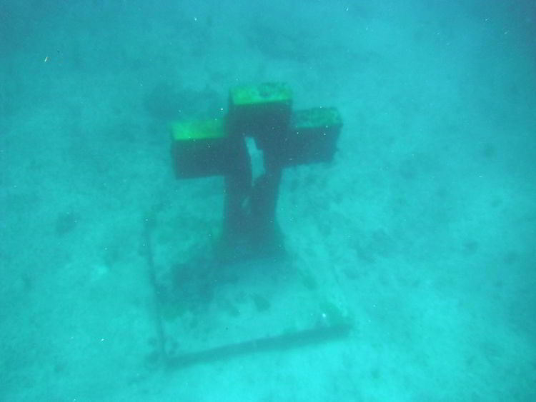 An image of the Cruz de la Bahia on Isla Mujeres. 