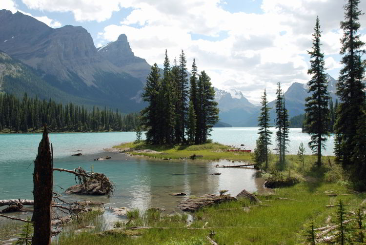 An image of Spirit Island in Jasper National Park - Alberta, Canada. 