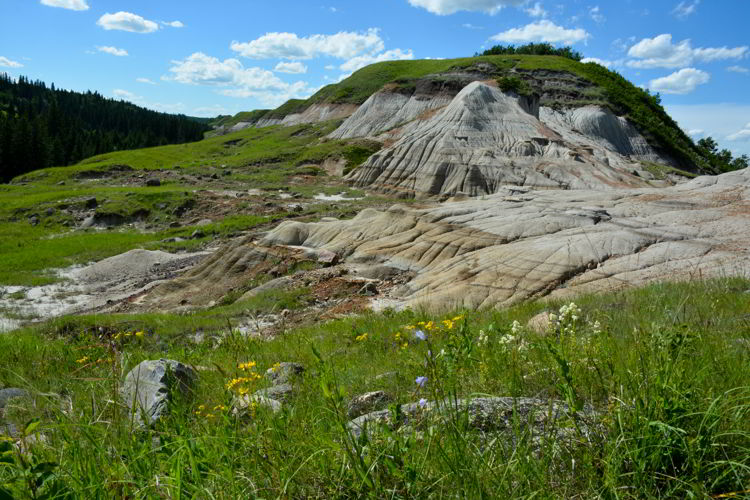 An image of the badlands in Big Knife Provincial Park in Alberta, Canada. 