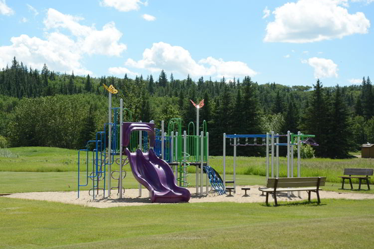 An image of the playground facilities at Big Knife Provincial Park in Alberta, Canada. 
