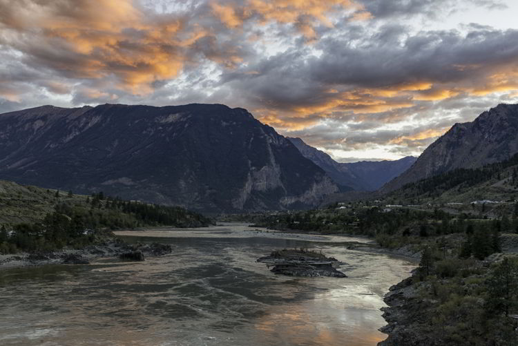 An image of the scenery along the Fraser River. 
