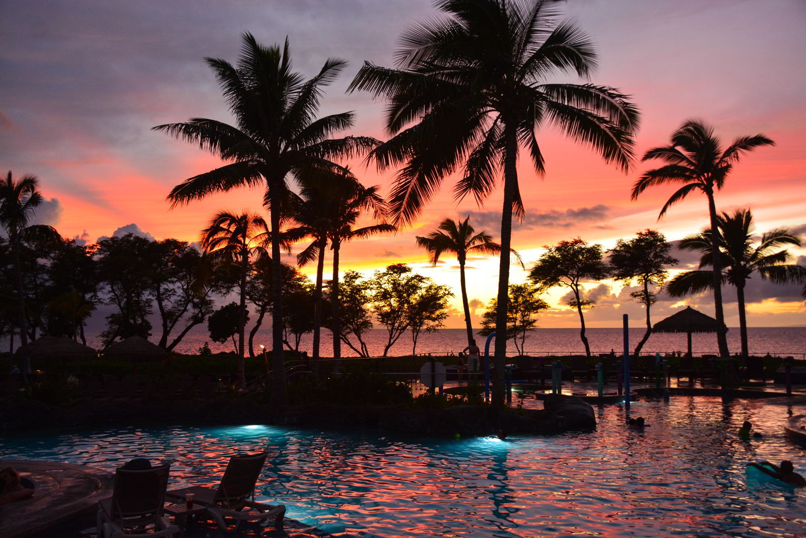 An image of the sunset at Kāʻanapali Beach on the island of Maui, Hawaii.