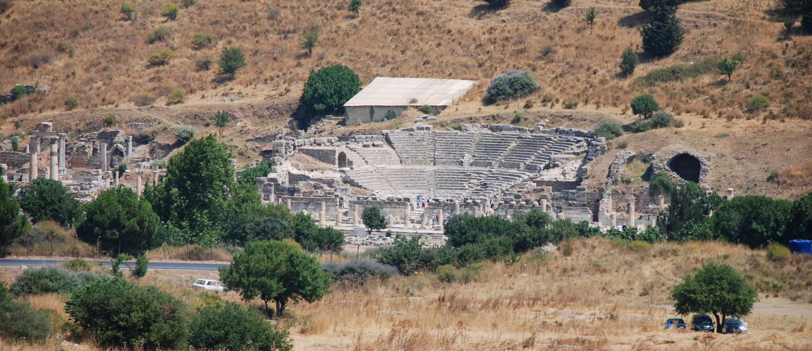 An image of the Ephesus ruins seen from a distance on an Ephesus tour.