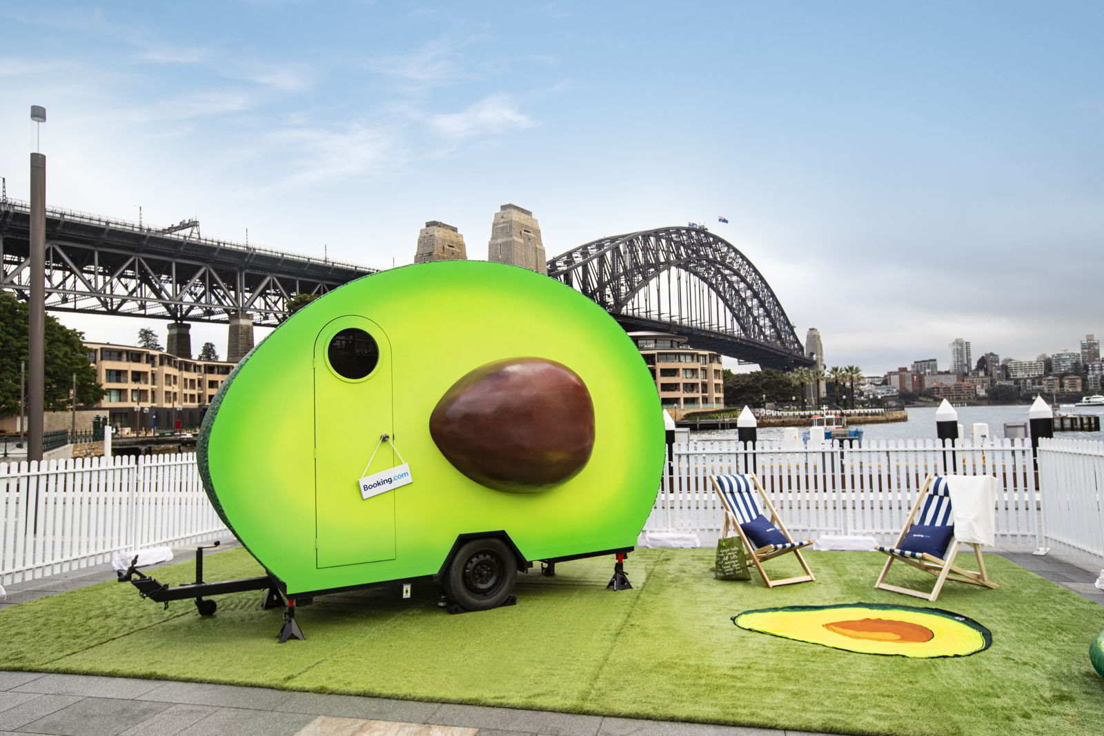An image of the Avacondo, an avacado-shaped accommodation that can be booked with Booking.com in Sydney, Australia