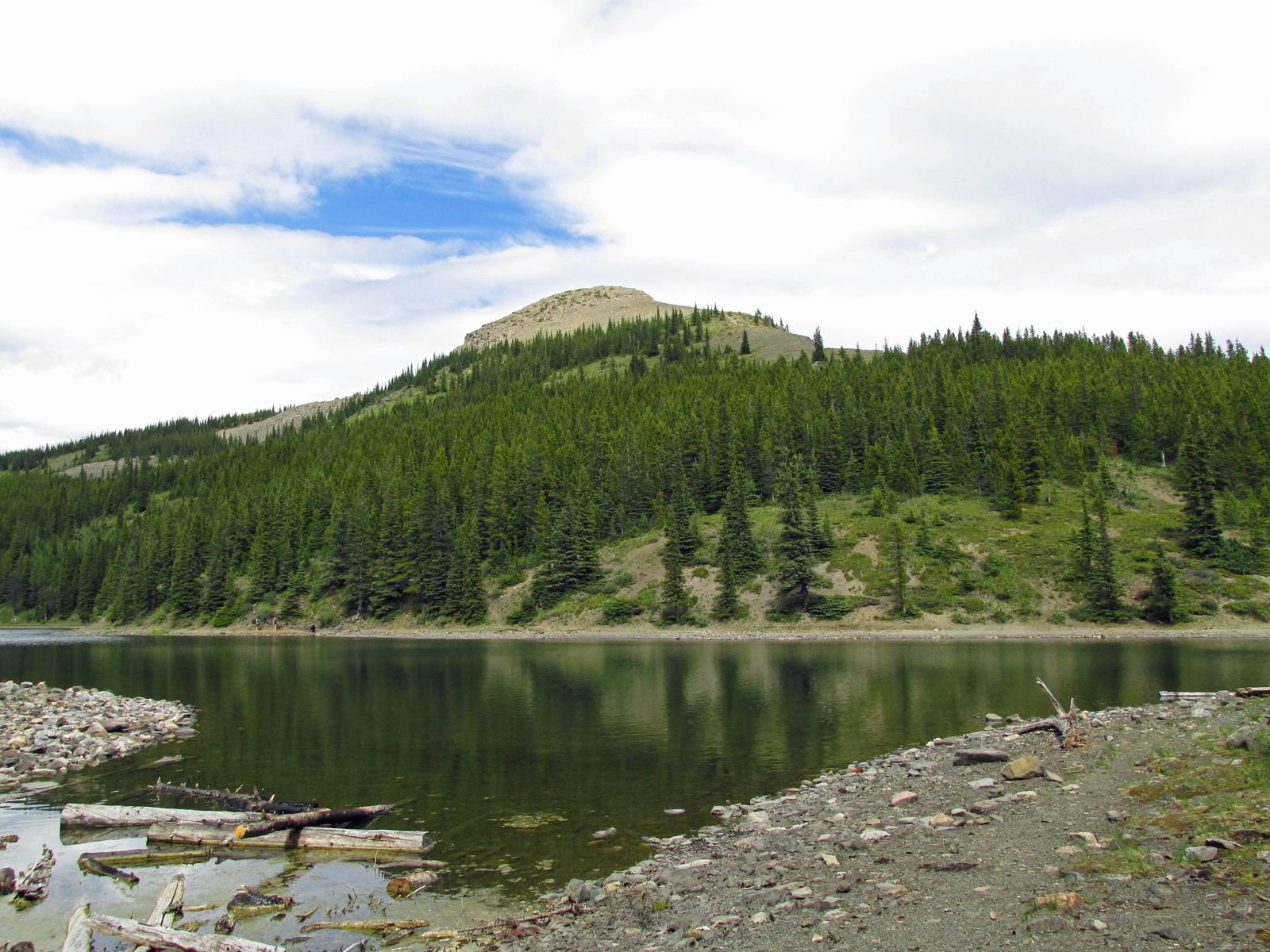 An image of Allstones Lake in Bighorn Backcountry in Davod Thompson Country, Alberta, Canada.