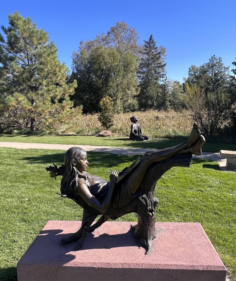 An image of the Painting Music sculpture by Angela Mia De la Vega at Benson Sculpture Garden in Loveland, Colorado. 