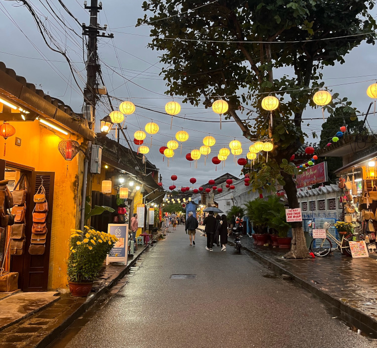 hoi an lantern street, travel itinerary for vietnam